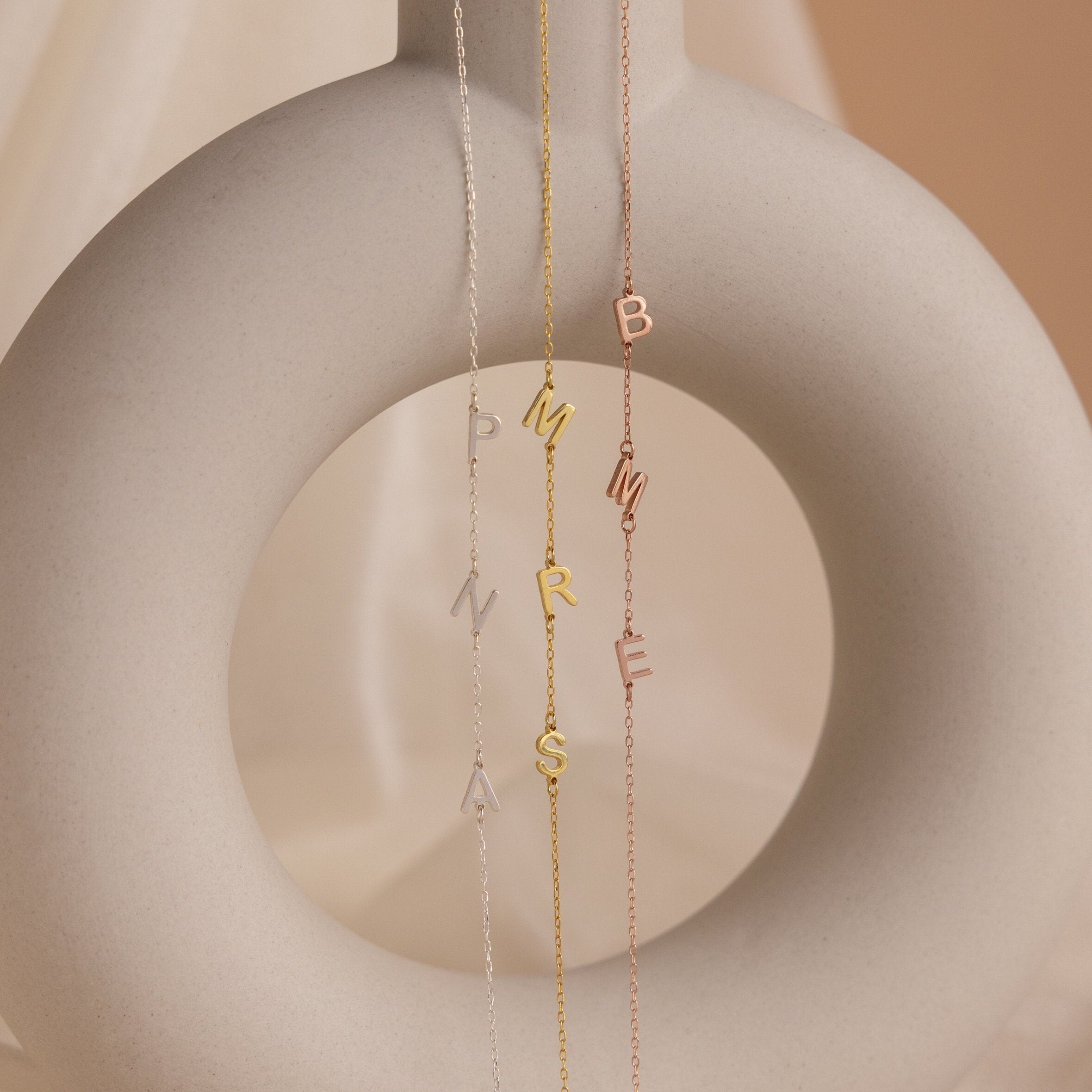Halsband mit seitlichen Initialen - Einzelbuchstaben-Halsband