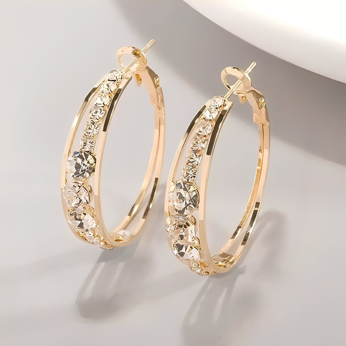 Raya – Elegante goldene Ohrringe