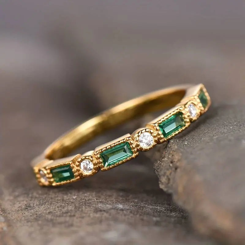 Crista – Goldener Statement-Ring mit grünem Zirkonia