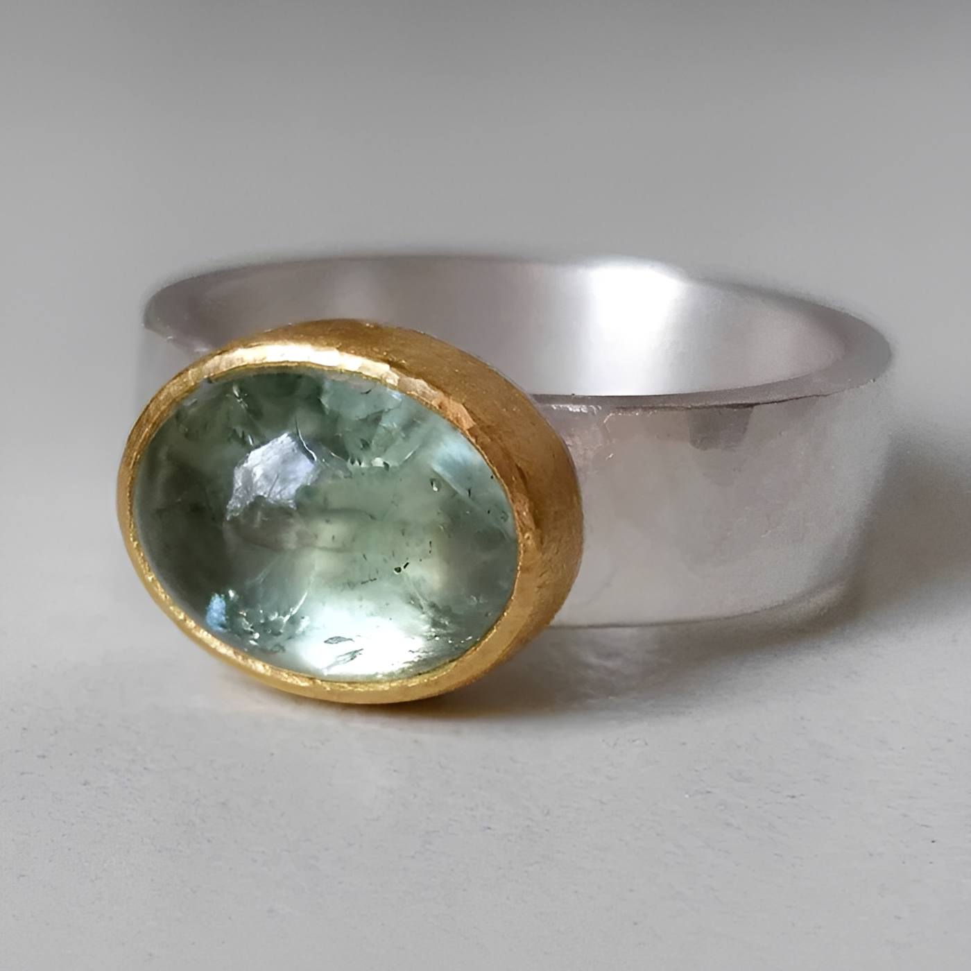 Selma – Vintage-Ring mit runder grüner Stein