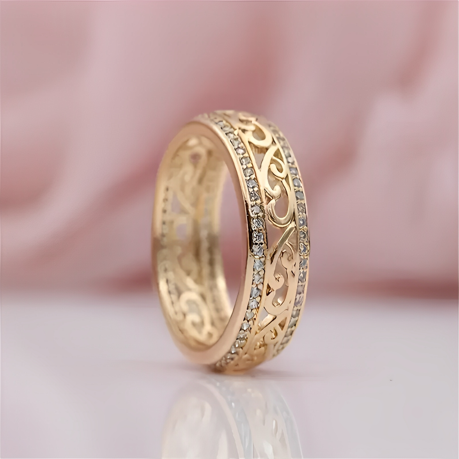 Jevy – Breiter goldener Ring mit Löchern