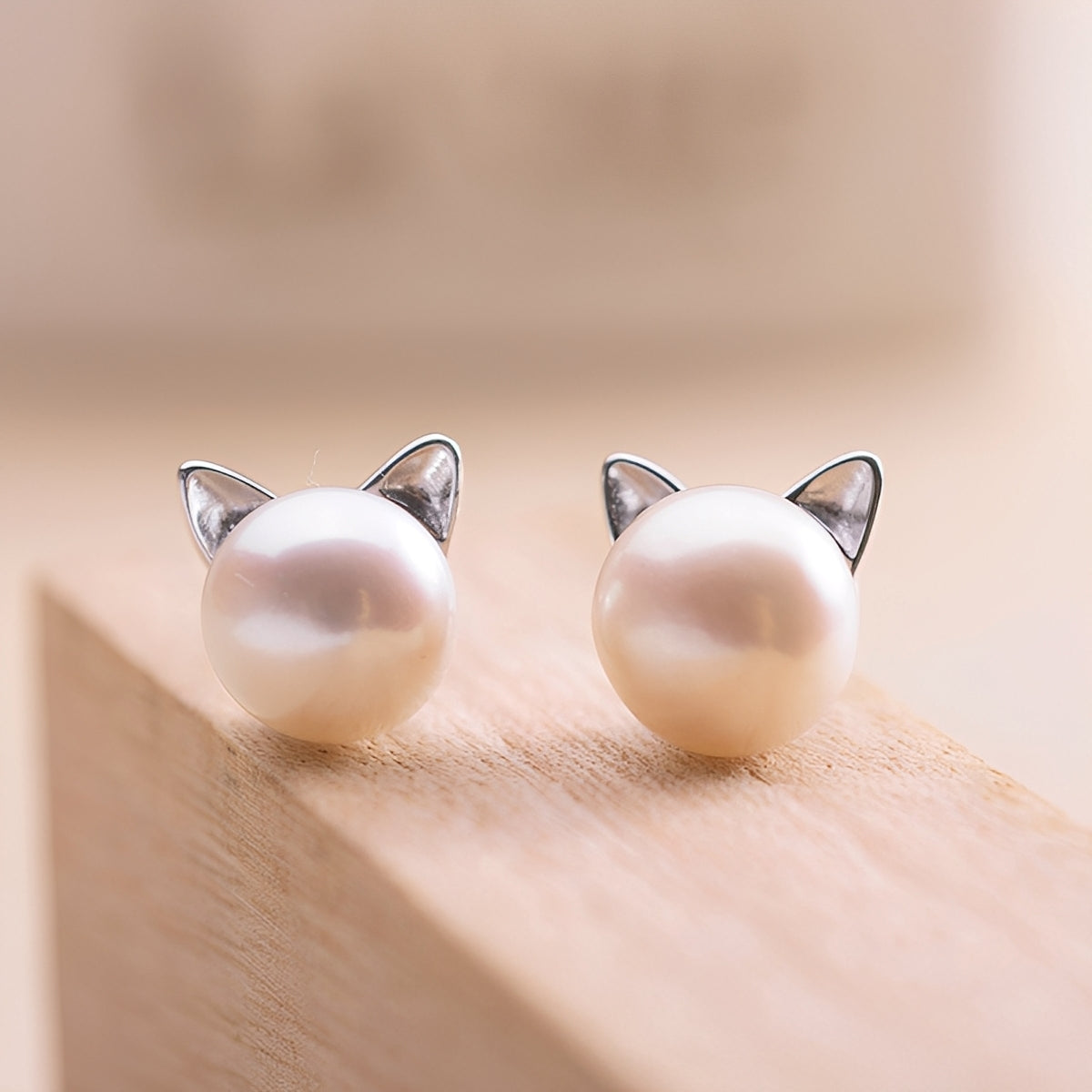 Nori – Ohrringe mit Chatons und Silberperlen