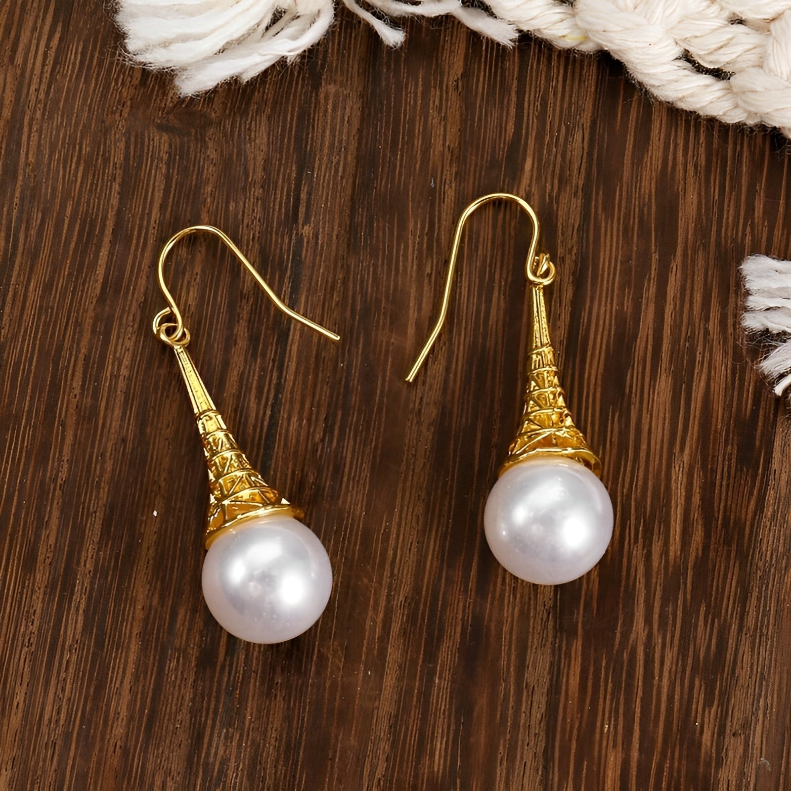 Feliza – Vintage-Goldohrringe mit hängenden Perlen