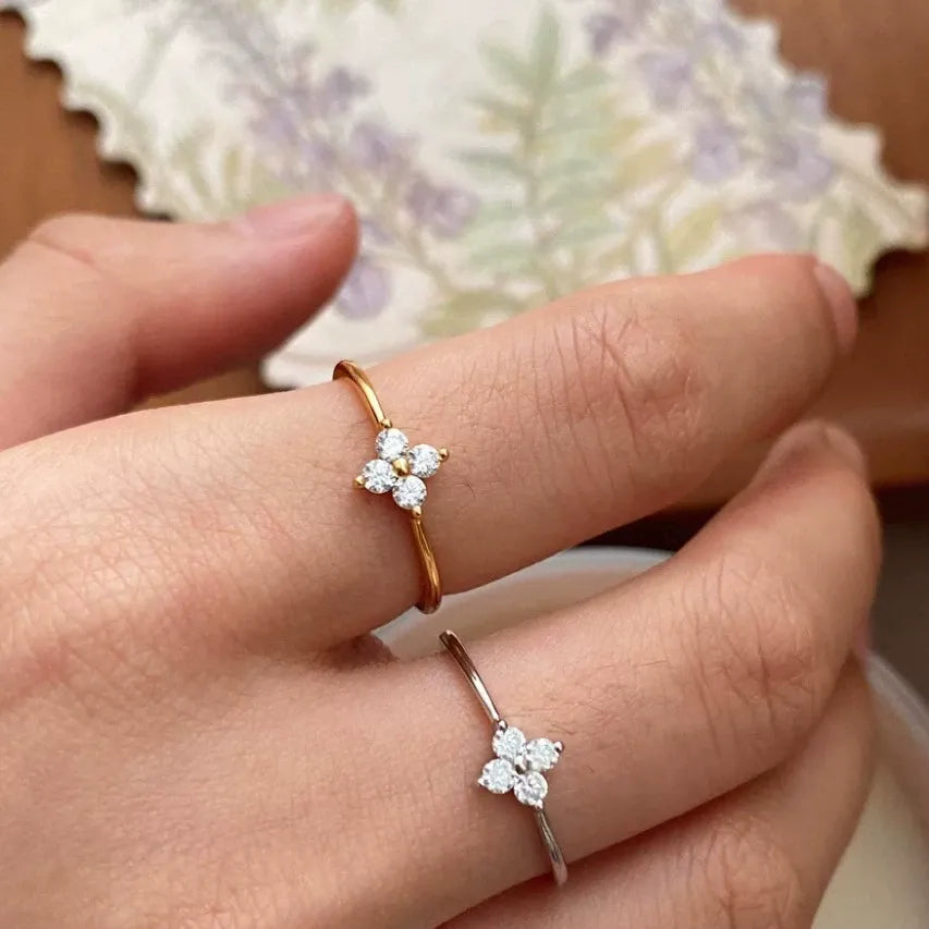 Mia – Ring mit Kristallkleeblatt