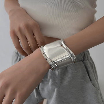 Daria – Breites Metallarmband