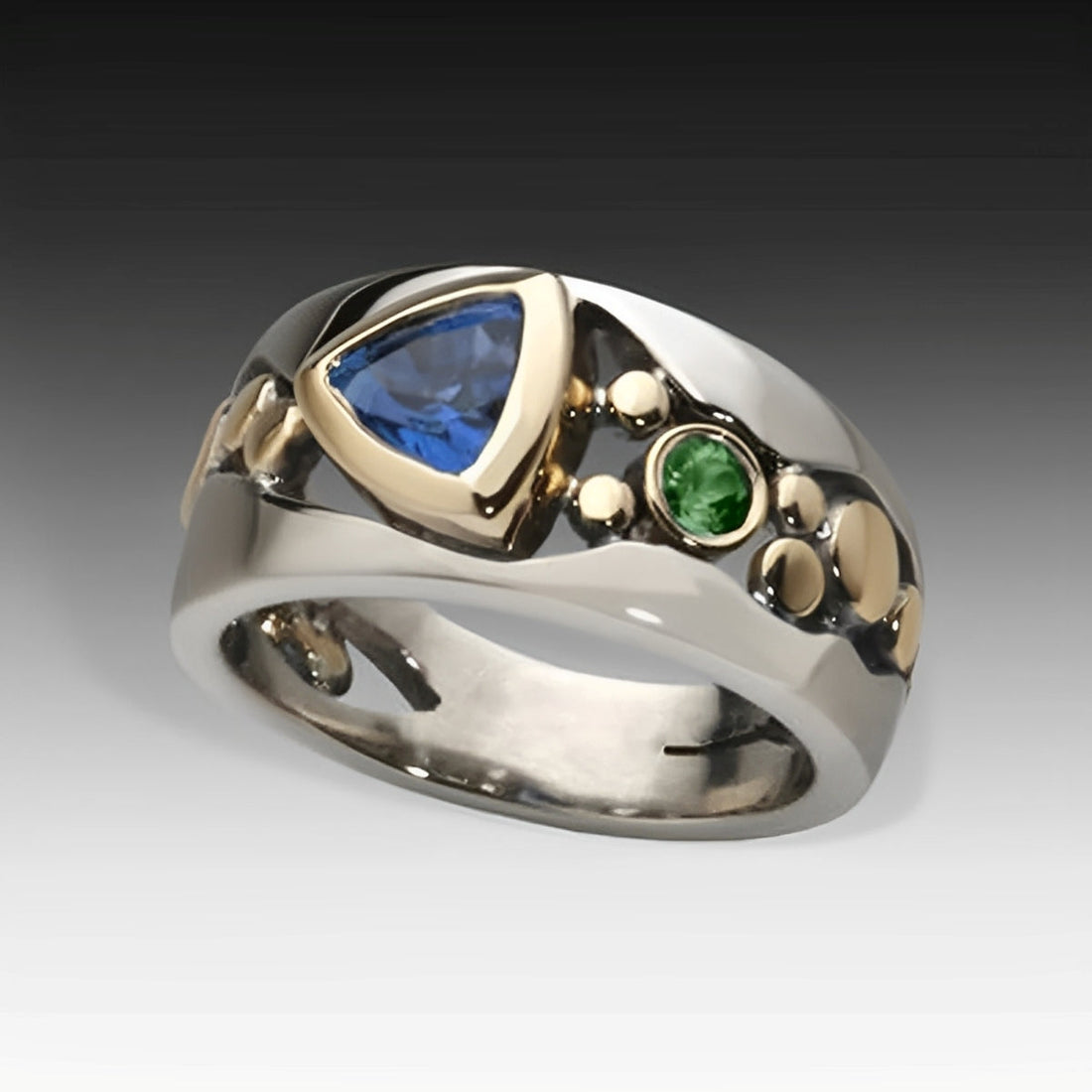 Ricca – Vintage-Ring mit leuchtendem blauen Kristall