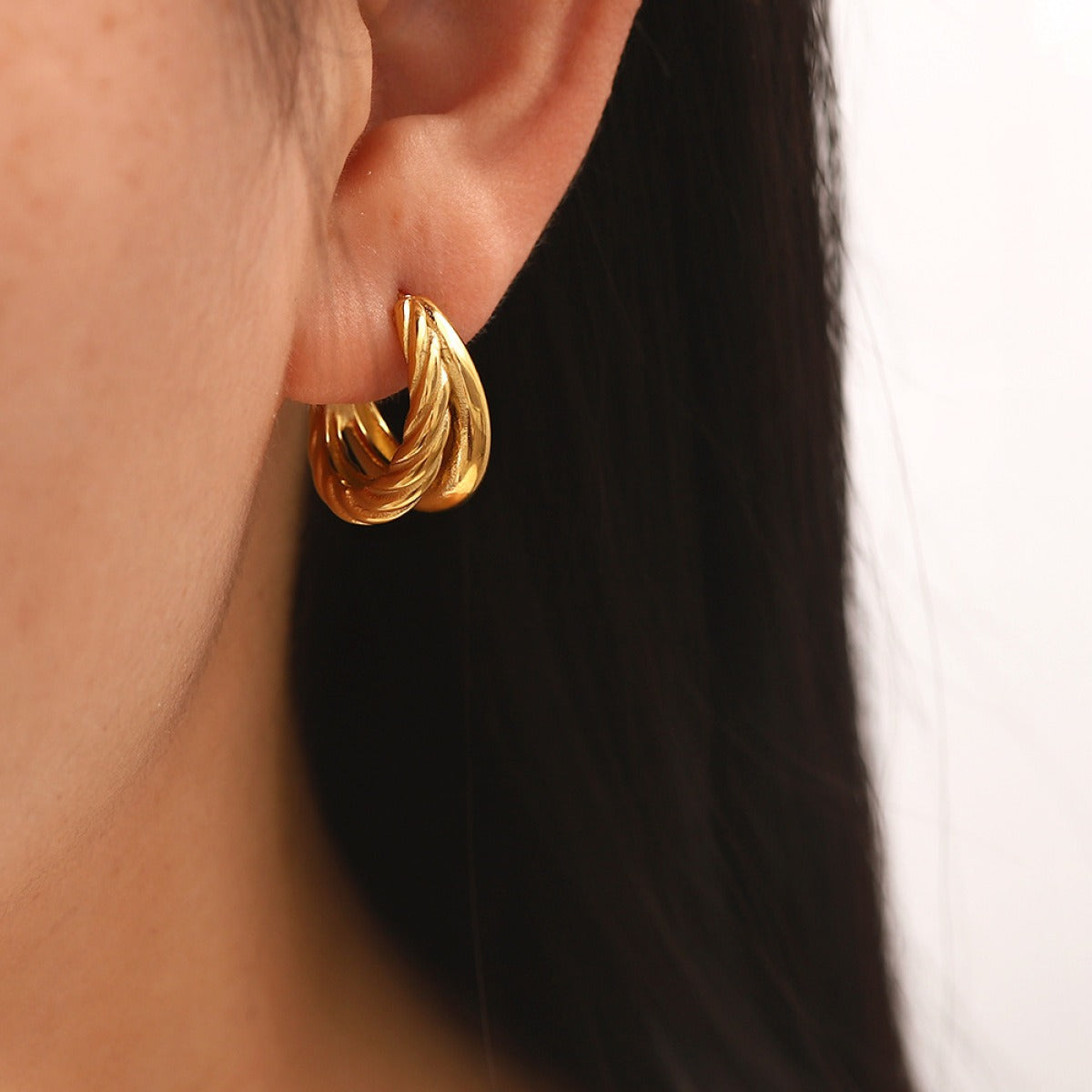 Ayesh – Elegante goldene Ohrringe