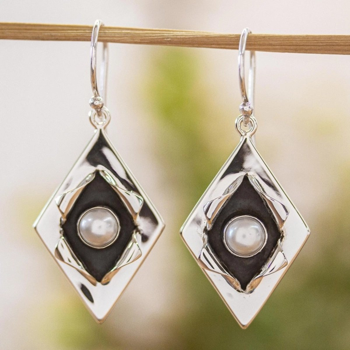Nova – Vintage-Ohrringe aus Perlen und elegantem Silber