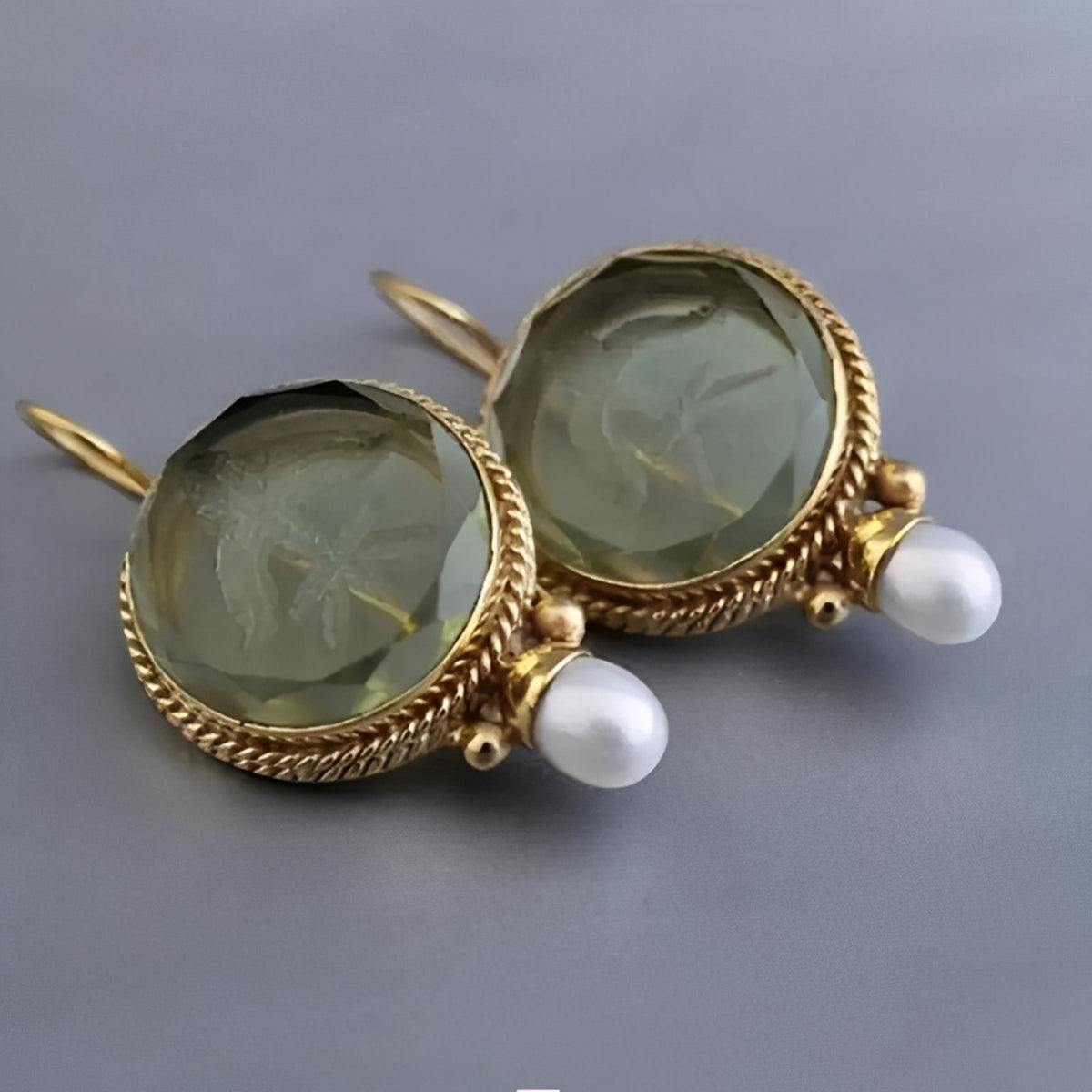 Nolwenn – Vintage-Ohrringe aus Perlen und Smaragd