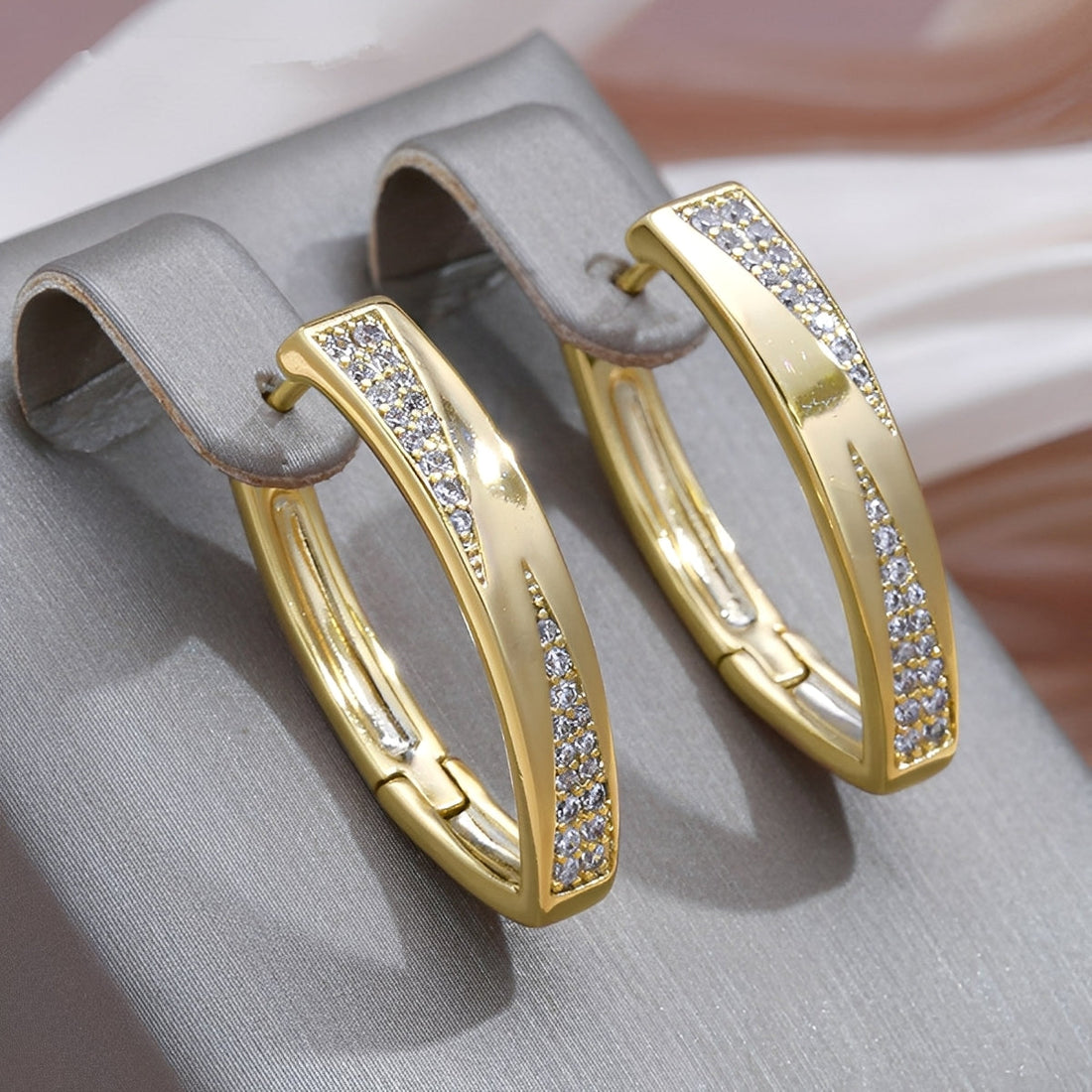Sophie – Ohrringe aus Gold und Edelsteinen