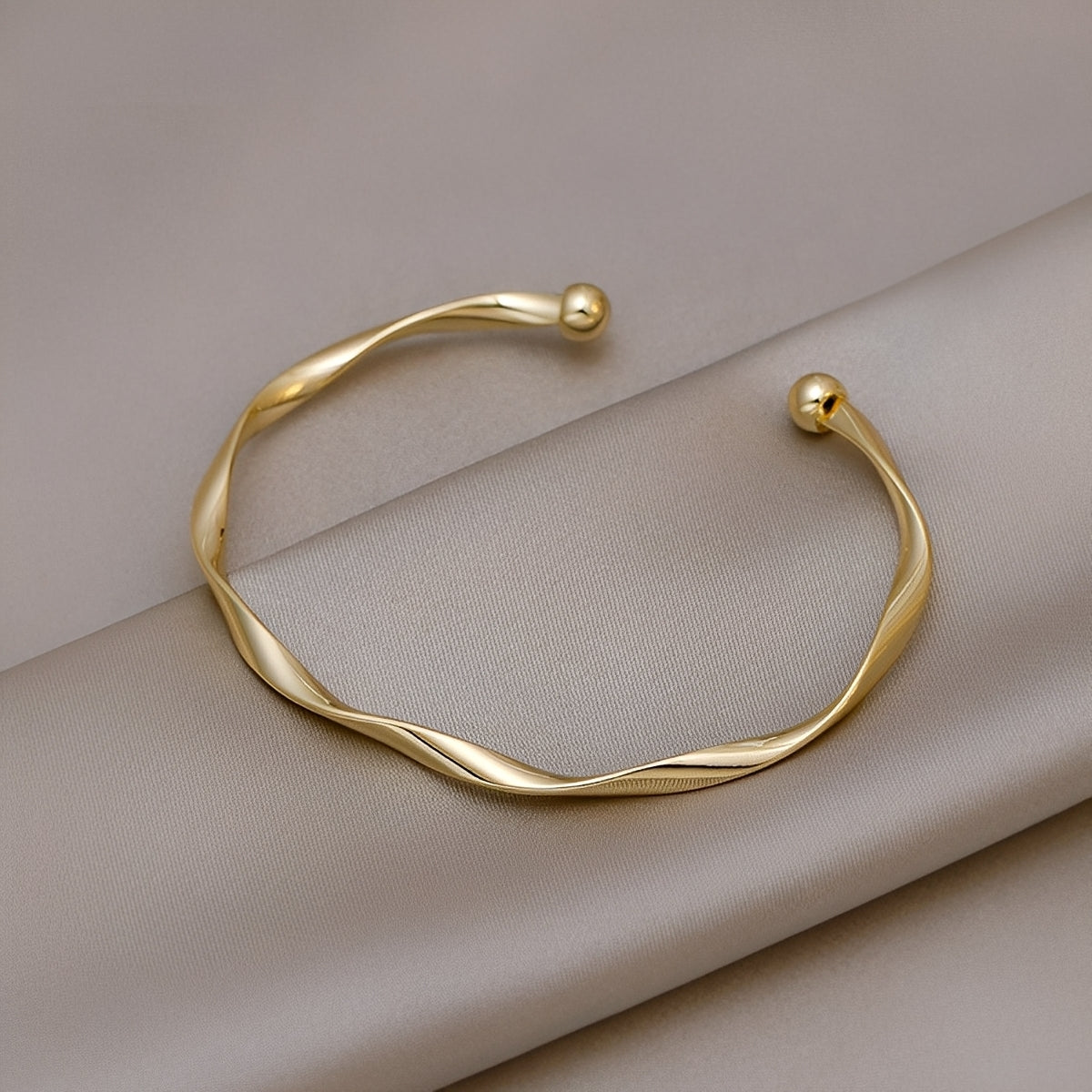 Lara – Eleganz-Armband in Gold
