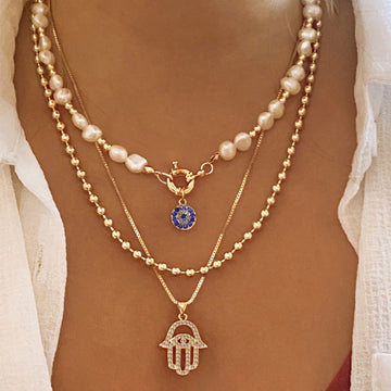 Jade – Mehrstufige Perlenhalskette mit Hamsa
