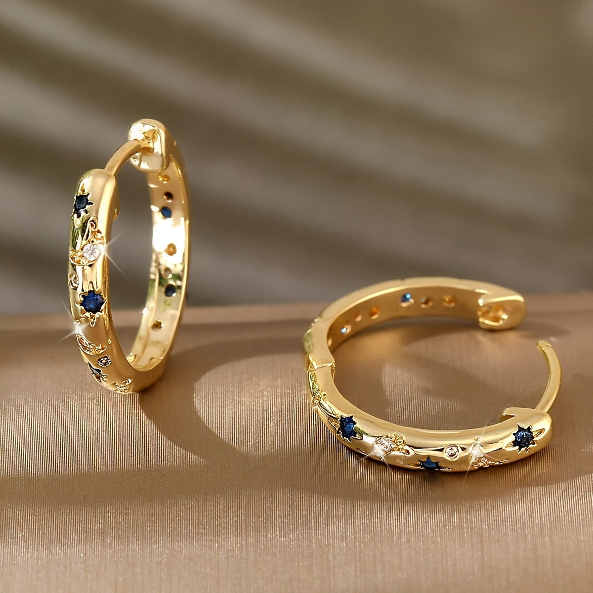 Maelis – Vintage-goldene Ohrringe mit blauer Zirkonia