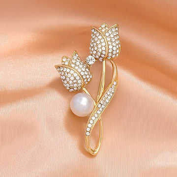 Jackie – Brosche mit goldenem Tulpen und Zirkonia und Perle, Gold