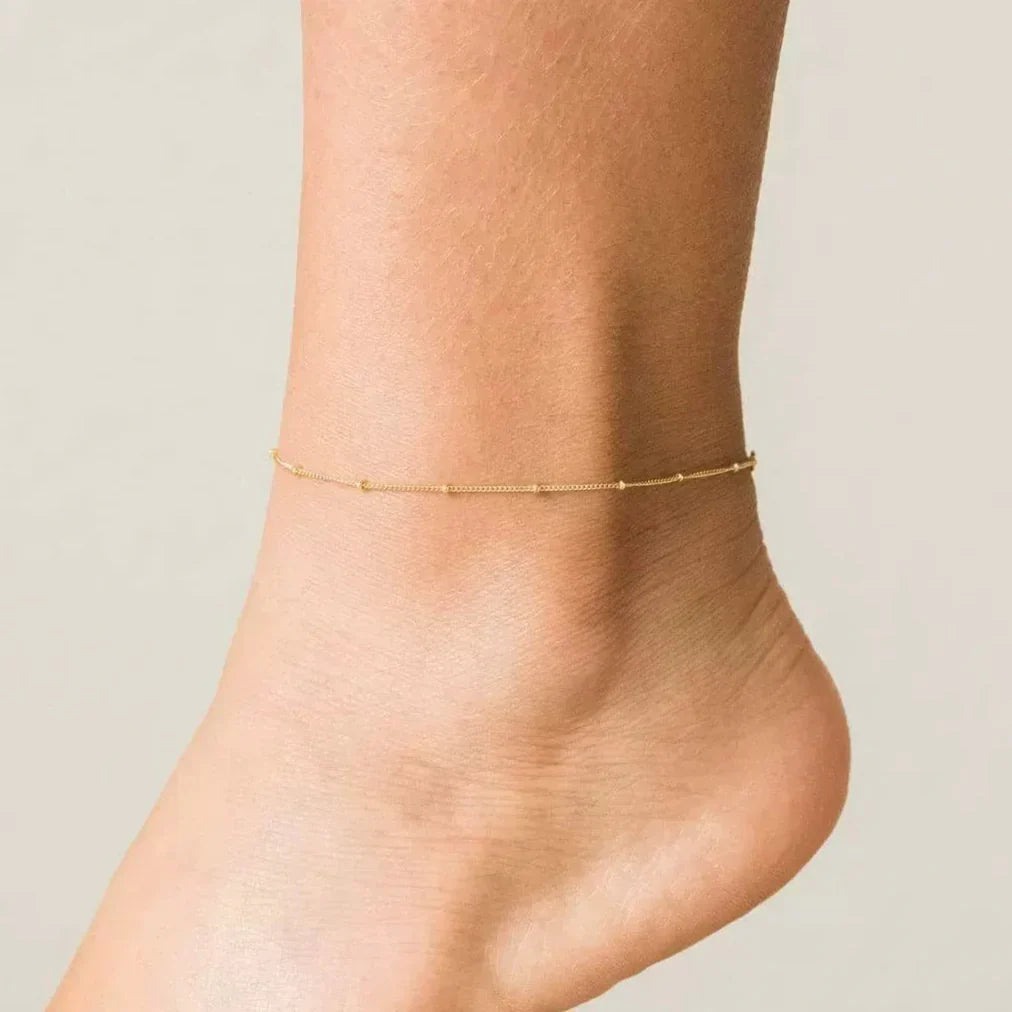 Wren – Elegante Goldkette für den Knöchel