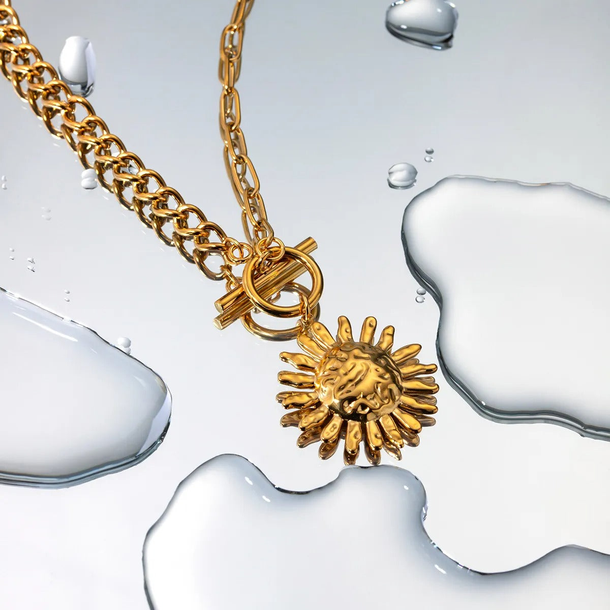 Milly – Statement-Halskette mit goldener Sonnenblume