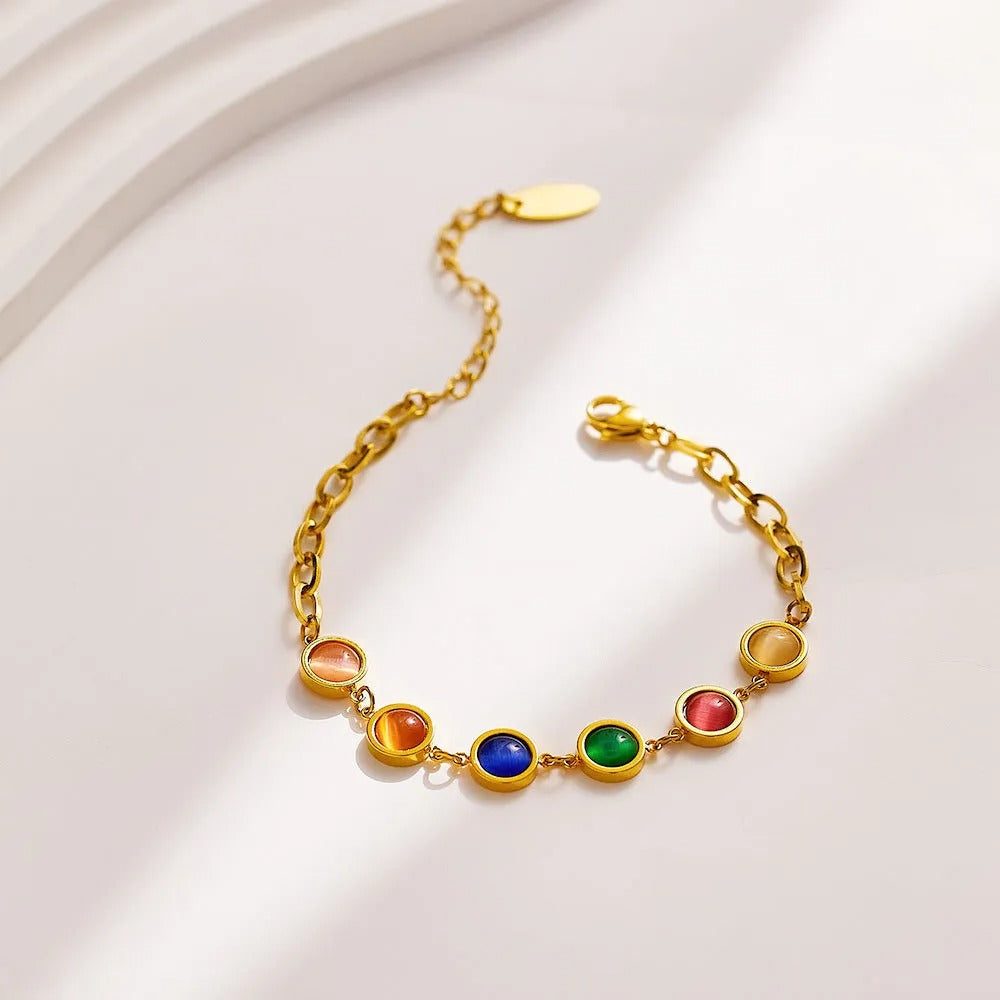 Maisie – Goldene Armband mit farbigem Stein