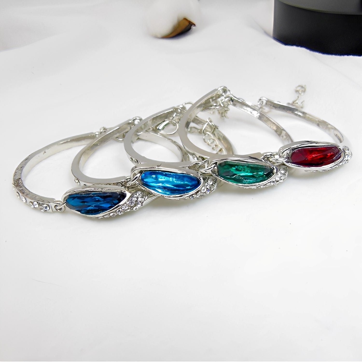 Miku – Elegantes Armband verziert mit Saphiren