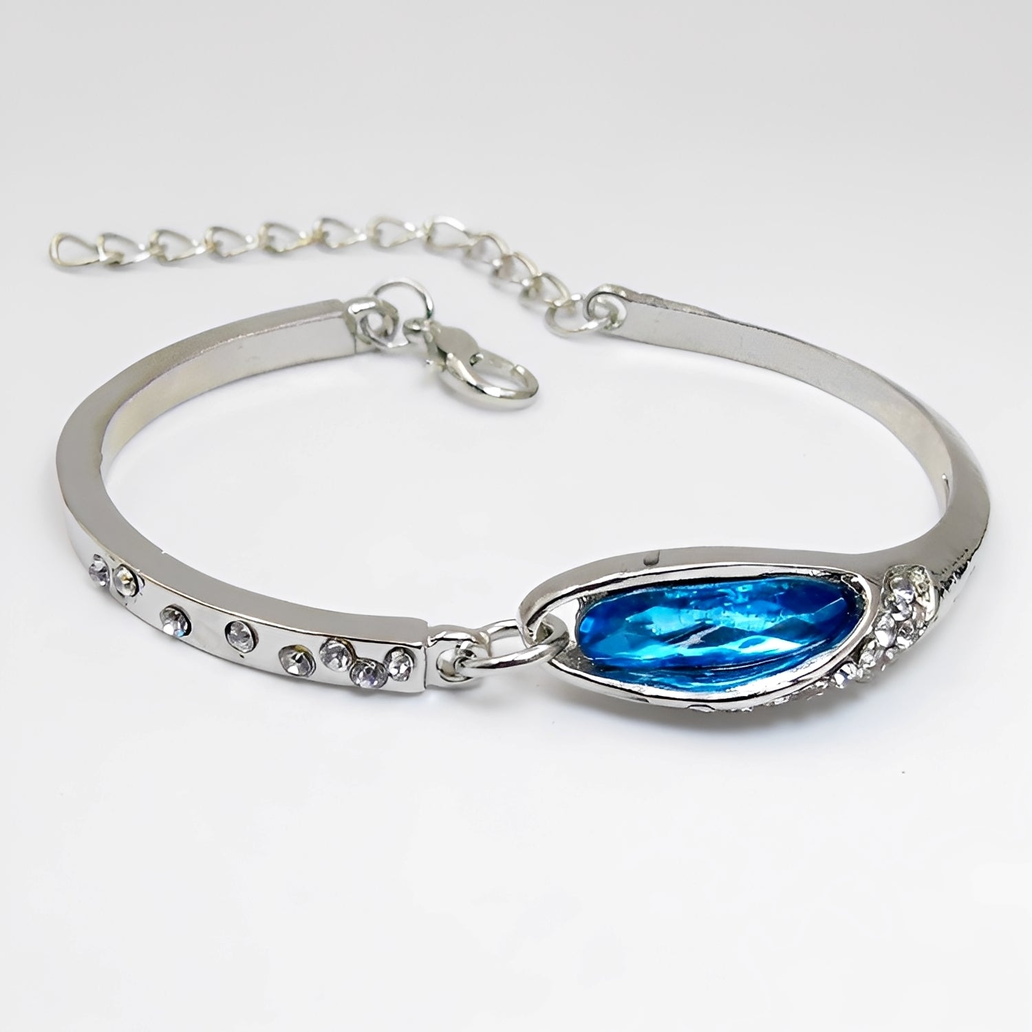 Miku – Elegantes Armband verziert mit Saphiren