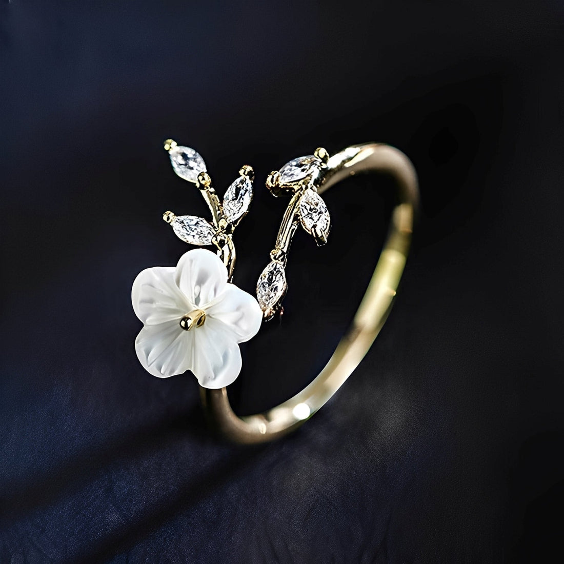Mayla – Blumenring mit weißen Blumen und Zirkonias