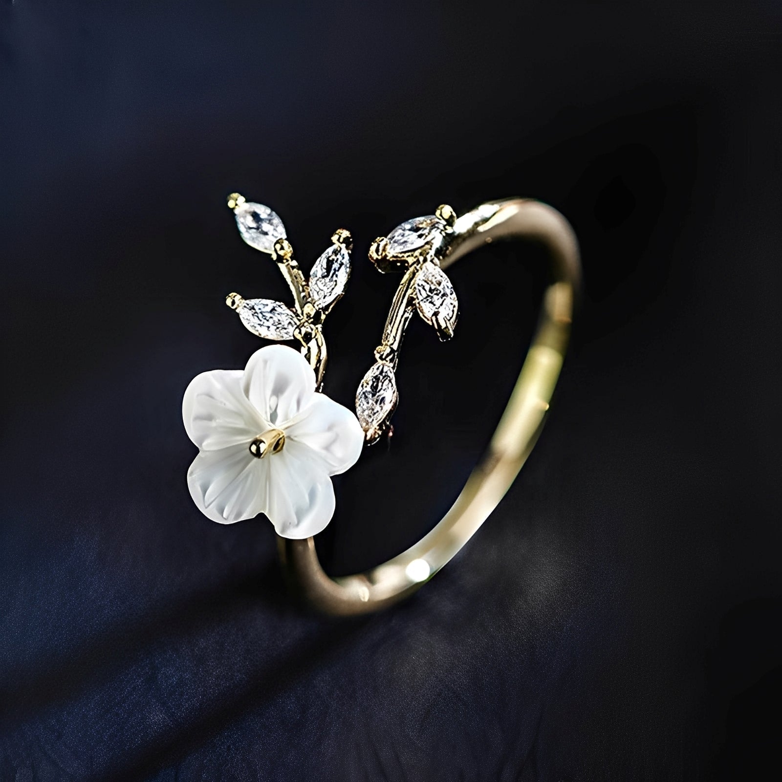 Mayla – Blumenring mit weißen Blumen und Zirkonias