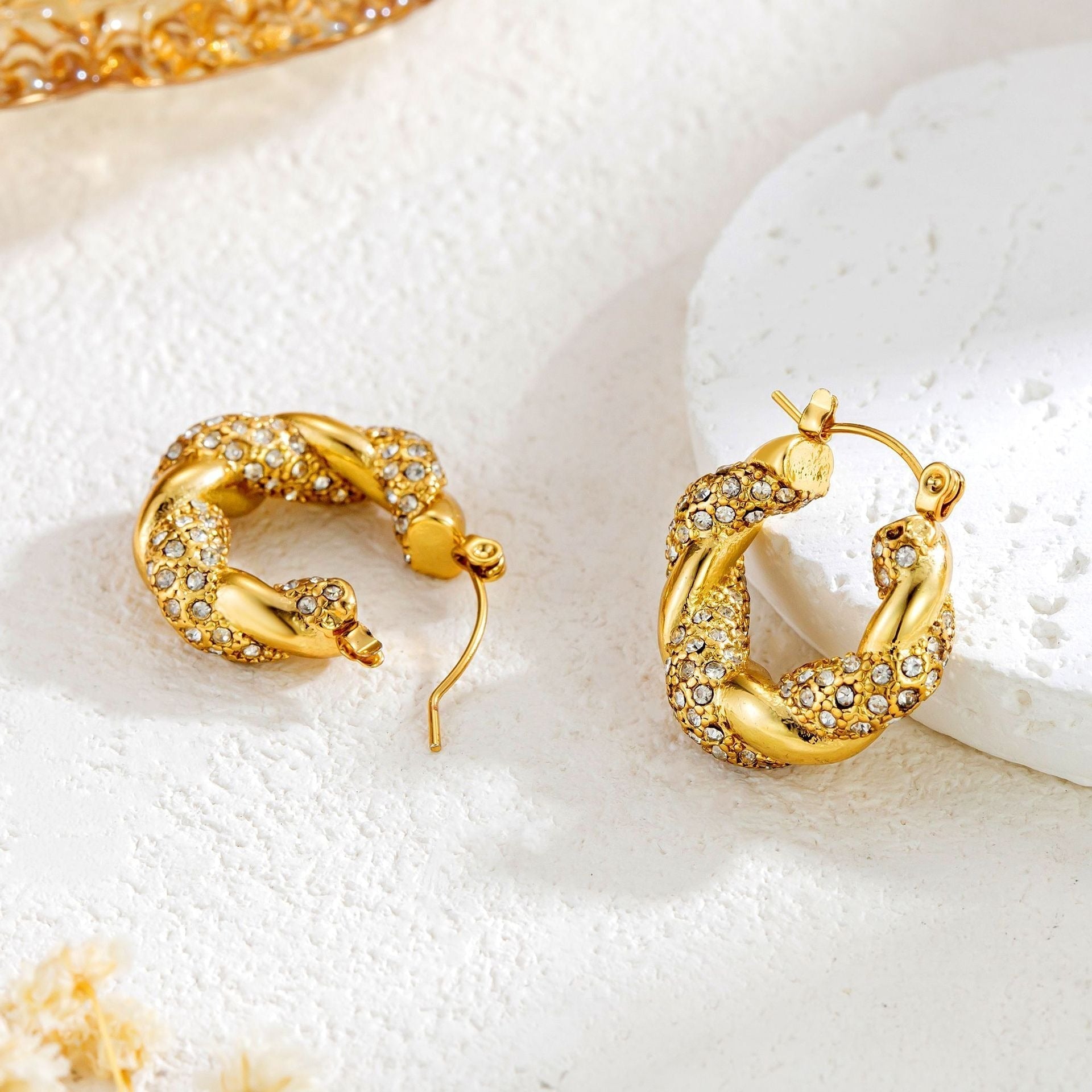 Alix – U-Twist-Ohrringe in Gold