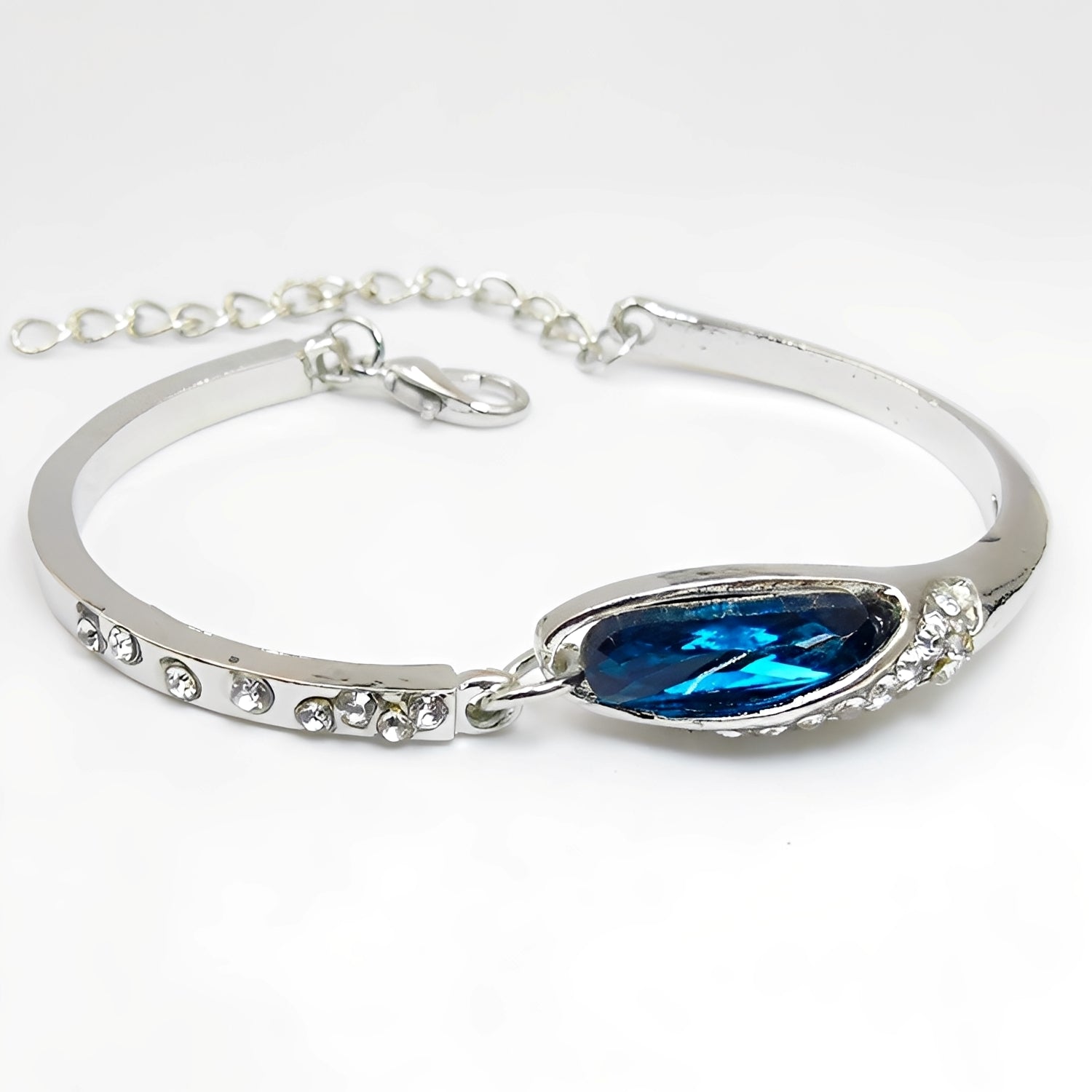 Miku – Elegantes Armband verziert mit Saphiren