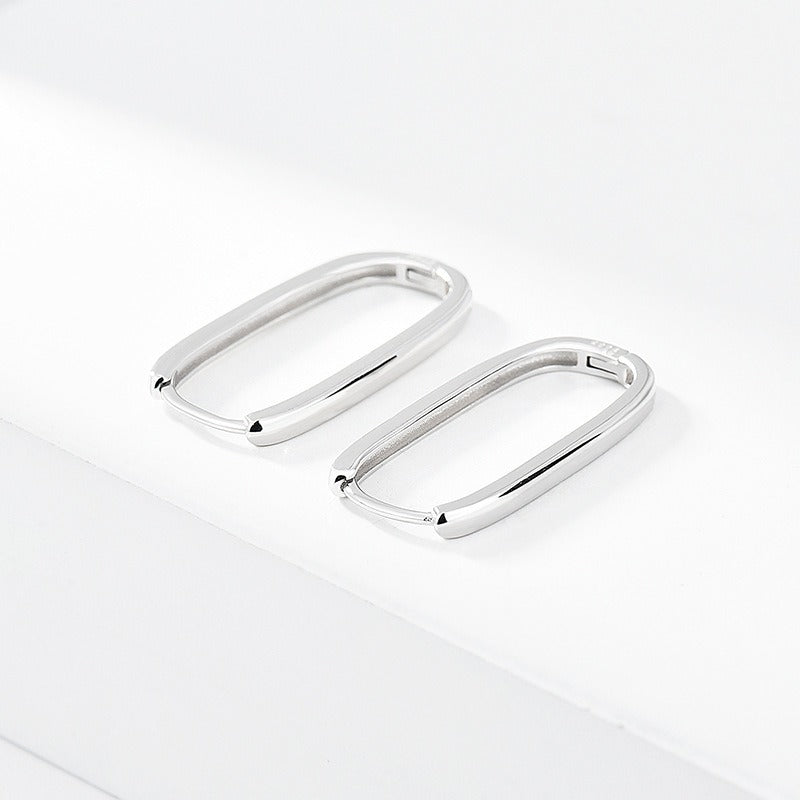 Laura – Retro Huggie Ohrringe in Kastenform