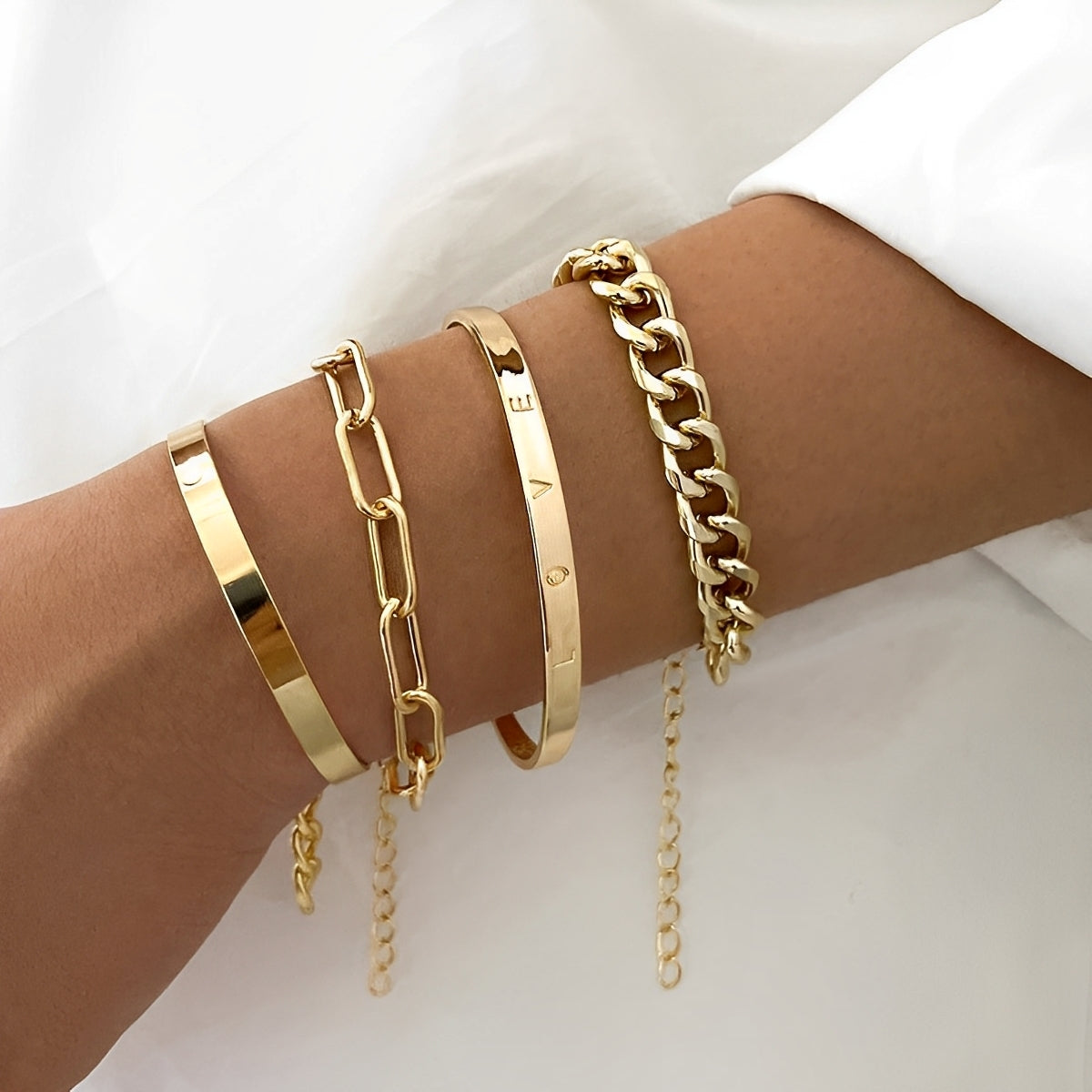 Elari – Set aus 4 eleganten Armbändern für das Handgelenk