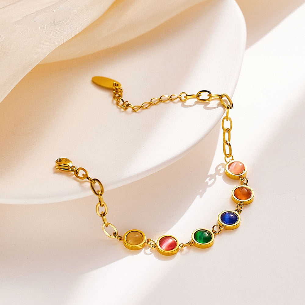 Maisie – Goldene Armband mit farbigem Stein