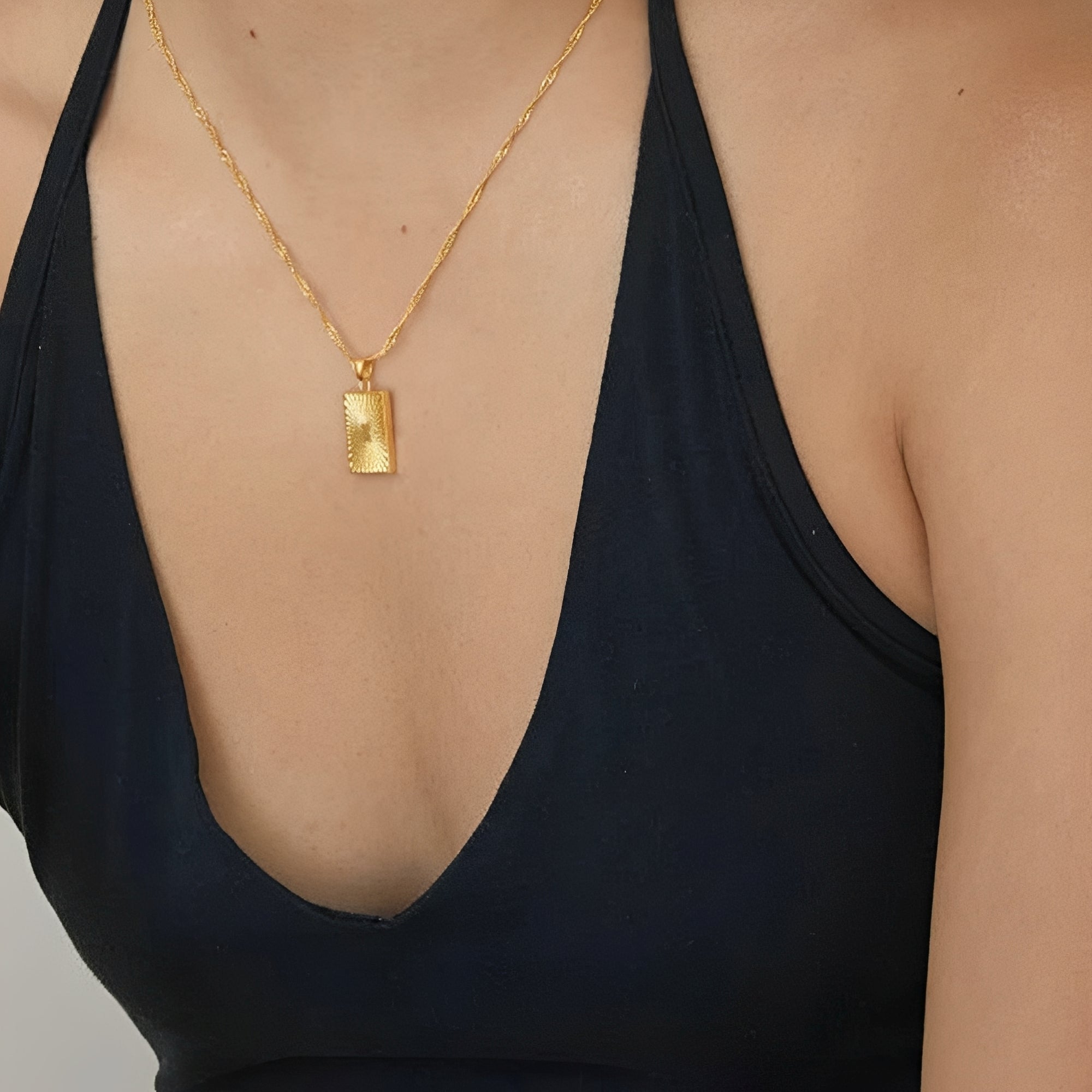 Aurelie – Sonnenhalskette mit Medaille