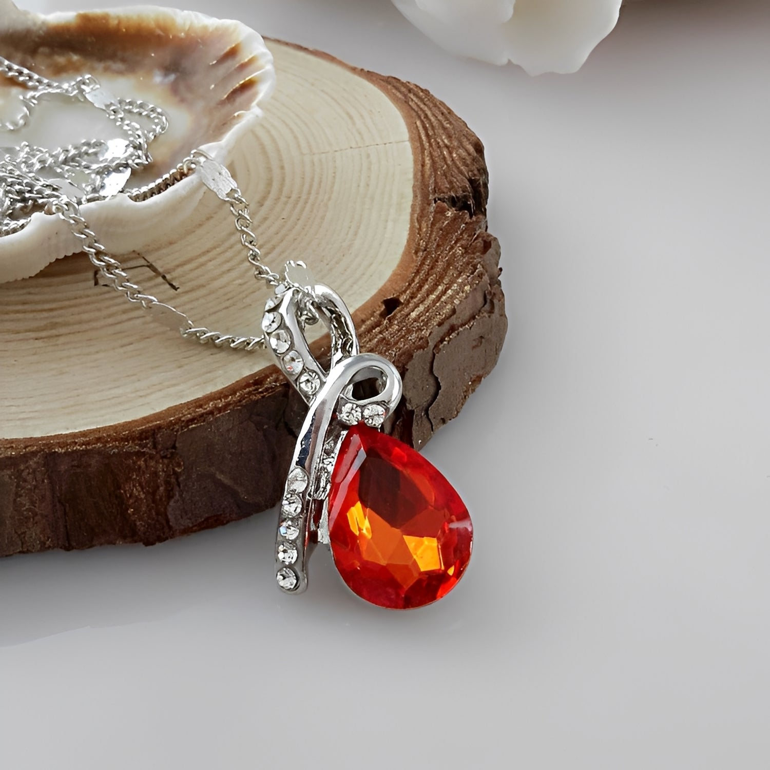 Pilar – Halskette mit glänzendem Kristall in Weißgold