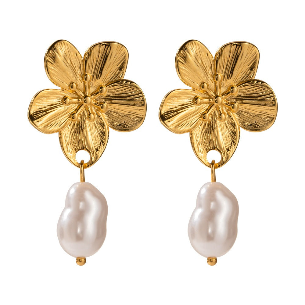 Ember – Florale Ohrringe mit goldenen Perlen