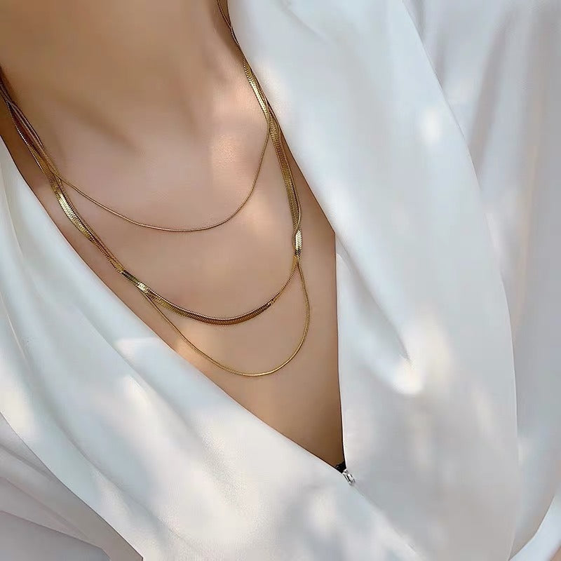 Ashley – Goldene Schlangenkette mit 3 Reihen