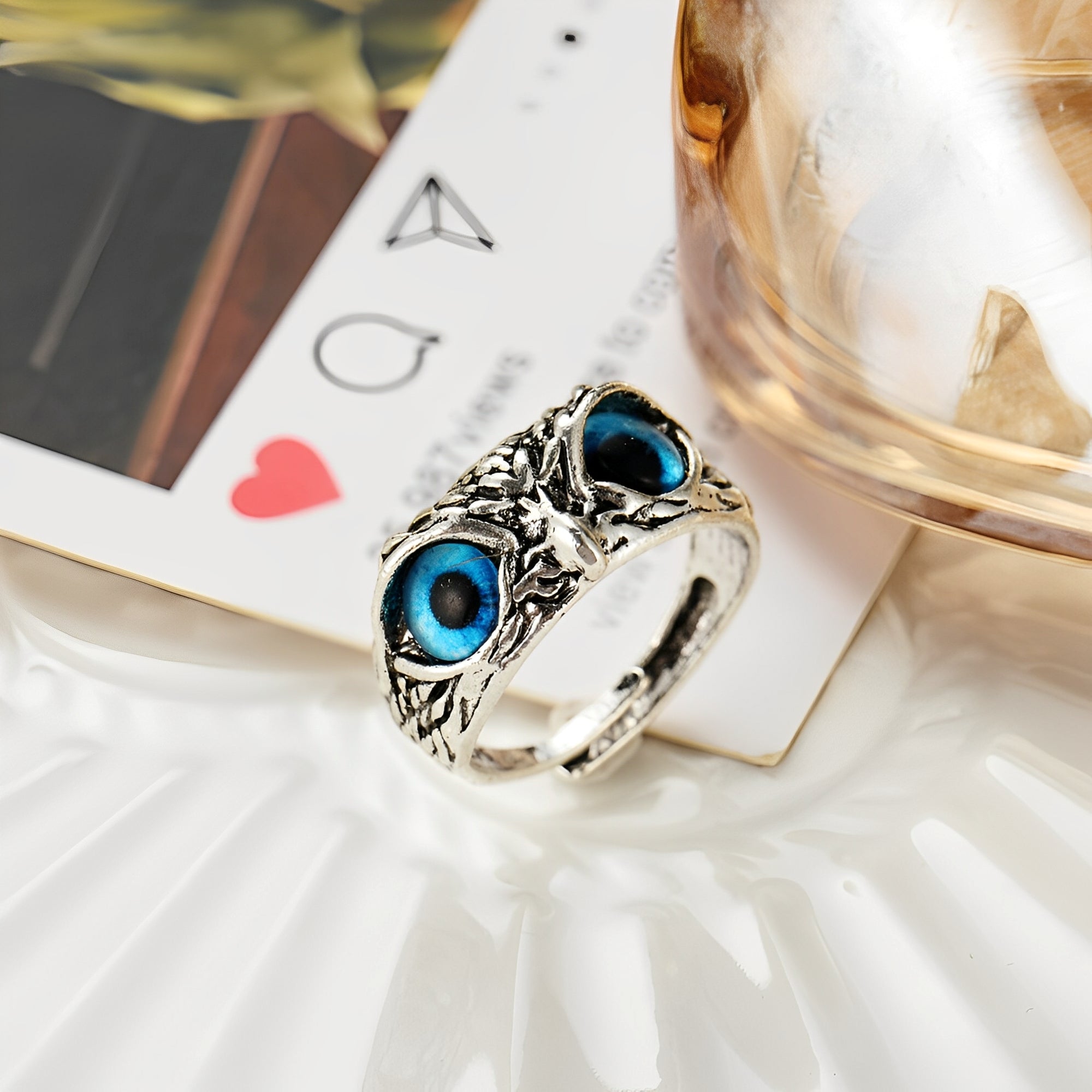 Niva – Verstellbarer Amulett-Ring aus Silber und Opal