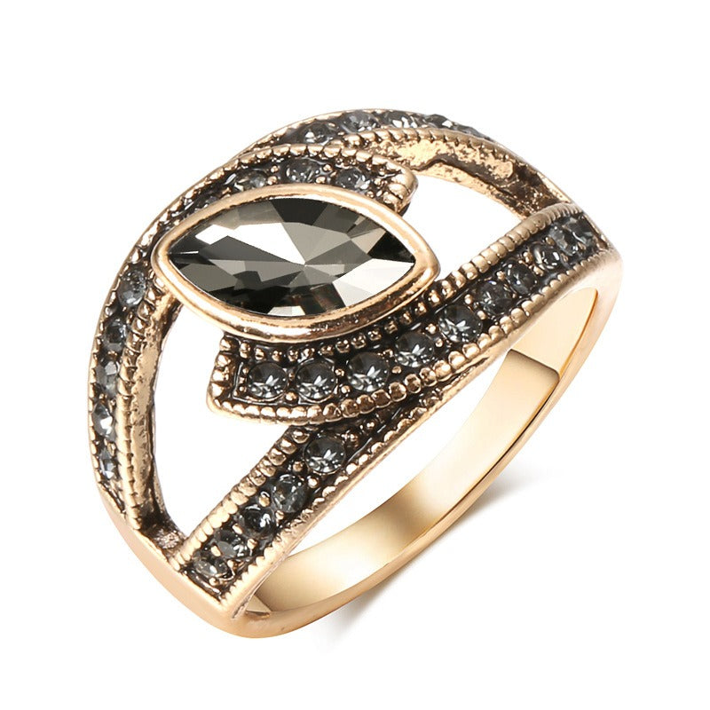 Amena – Eleganter Ring aus schwarzem Kristall