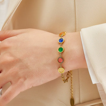 Maisie – Goldene Armband mit farbigem Stein