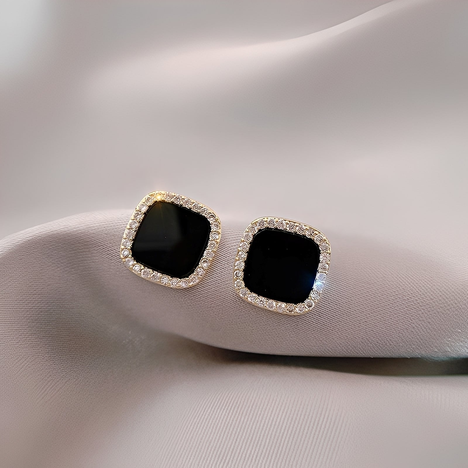 Catherine – Ohrringe aus Onyx und ewigen Diamanten