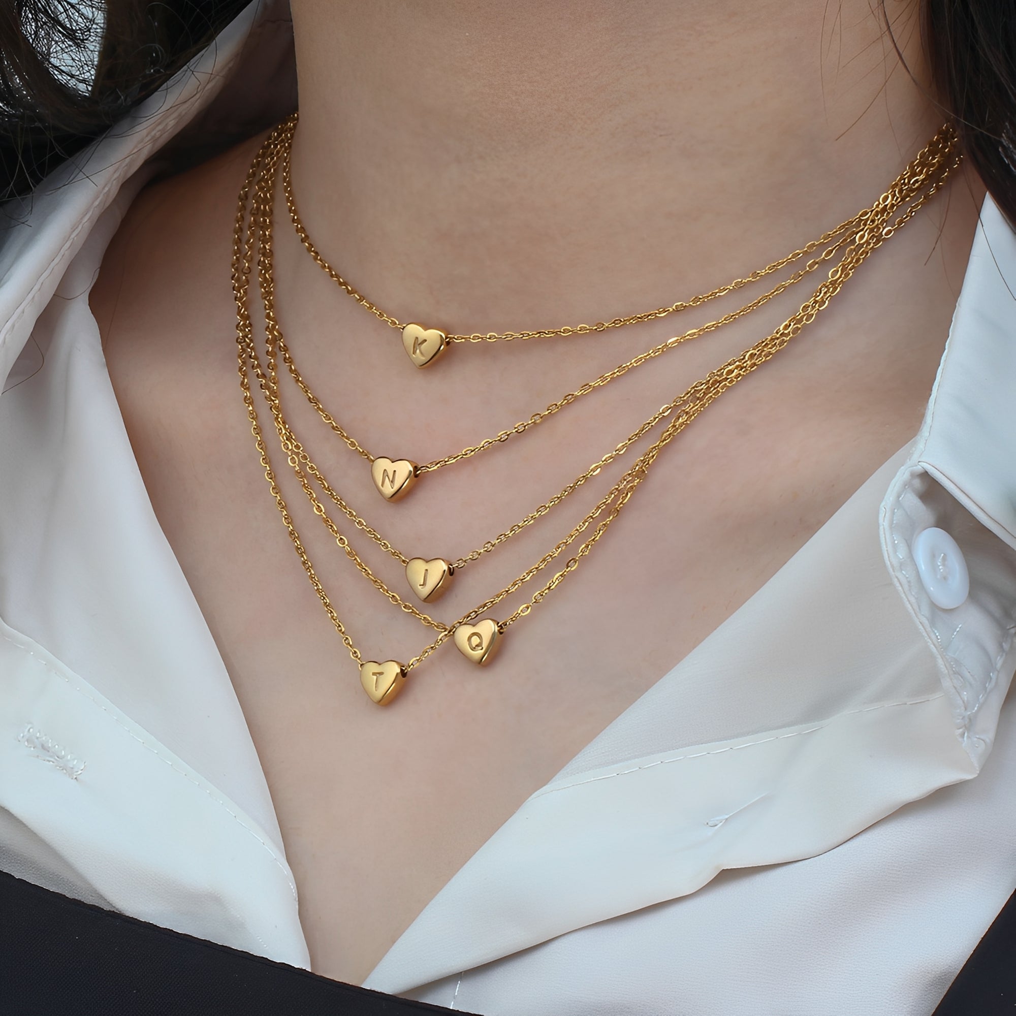 Amora – Halskette mit Herzinitialen in Goldbeschichtung