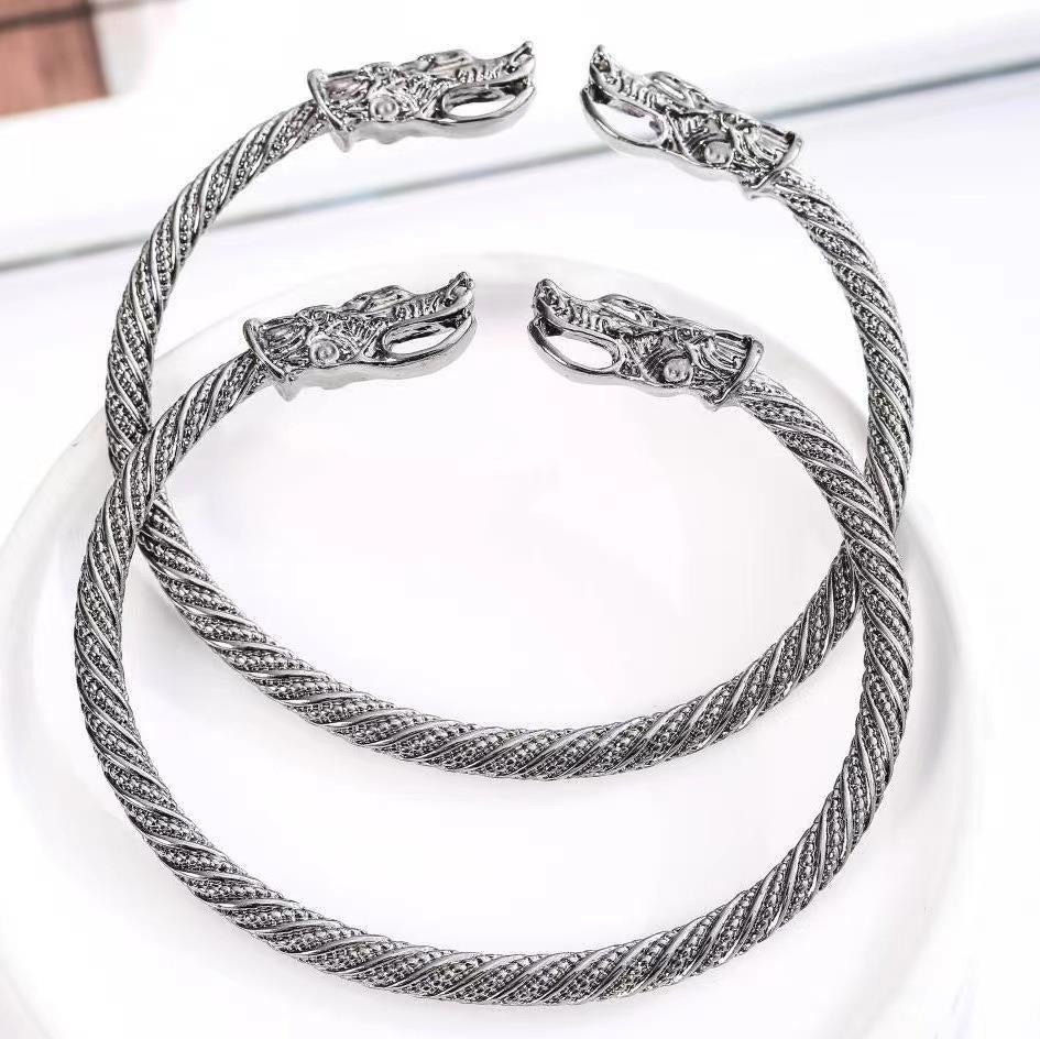 Ragnar – Wikingerarmband im antiken Silberlook für Männer