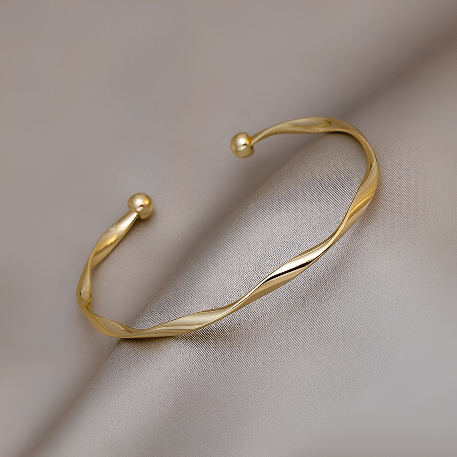 Lara – Eleganz-Armband in Gold