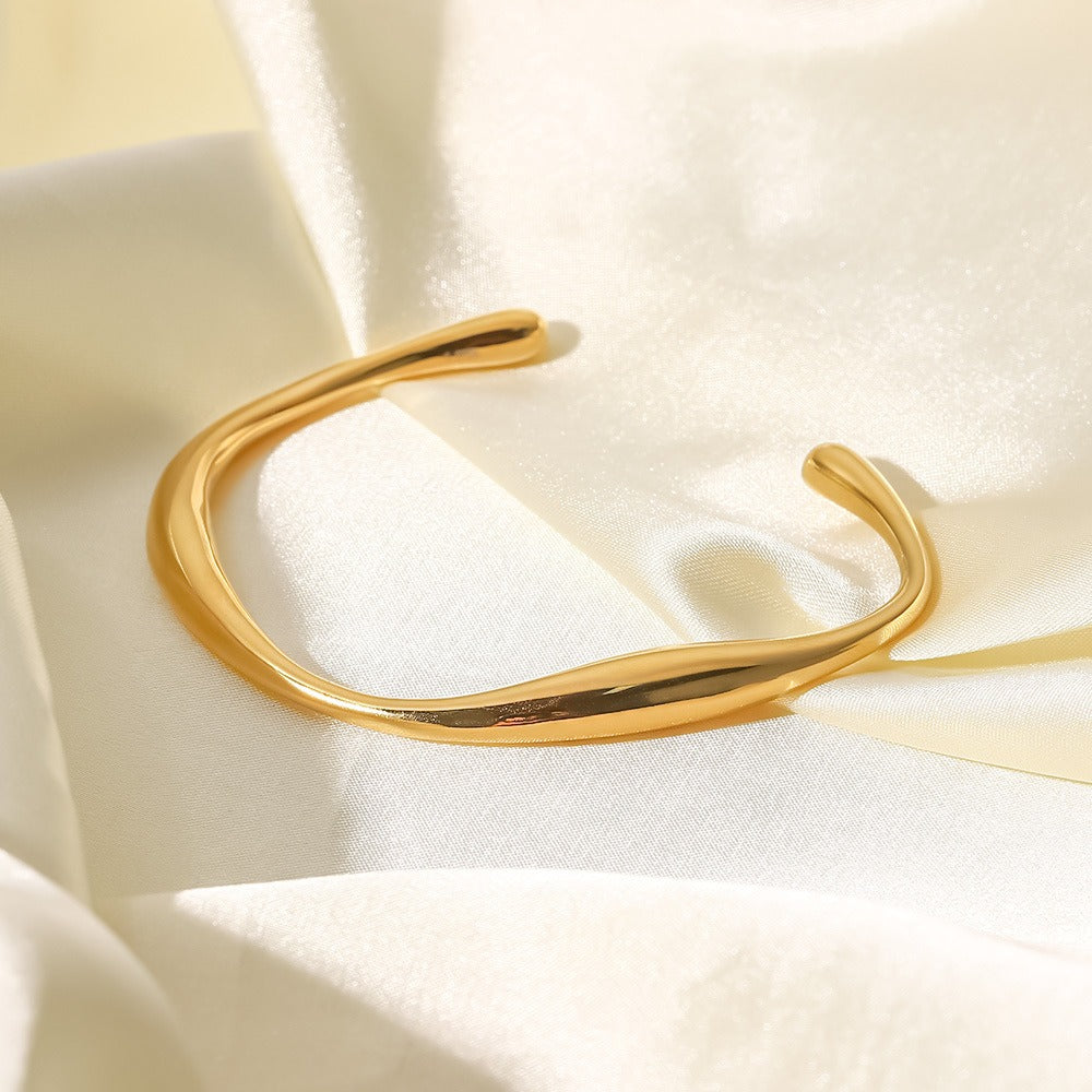 Gayle – Elegantes Möbius-Armband
