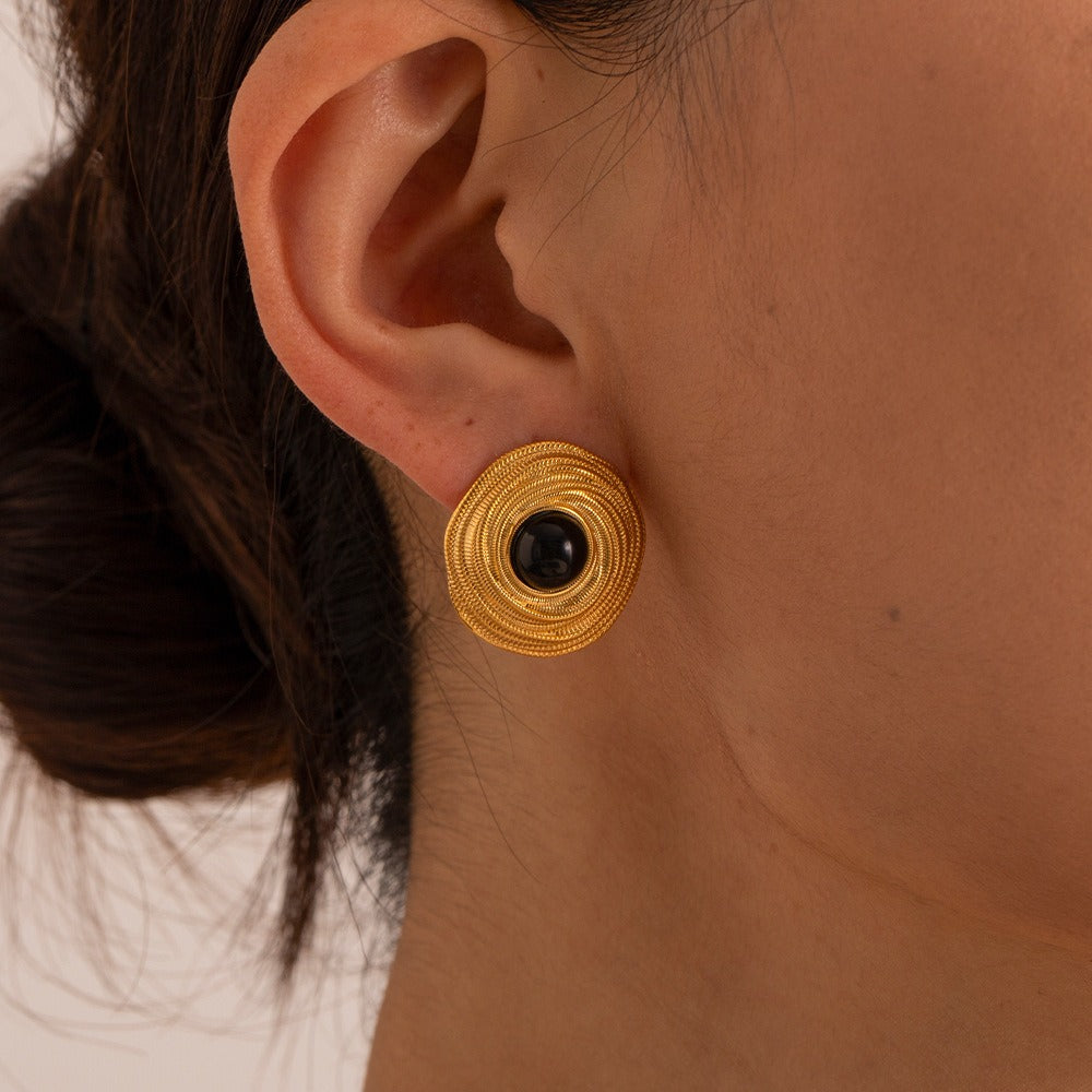 Carrie – Goldene Creolen mit schwarzem Onyx