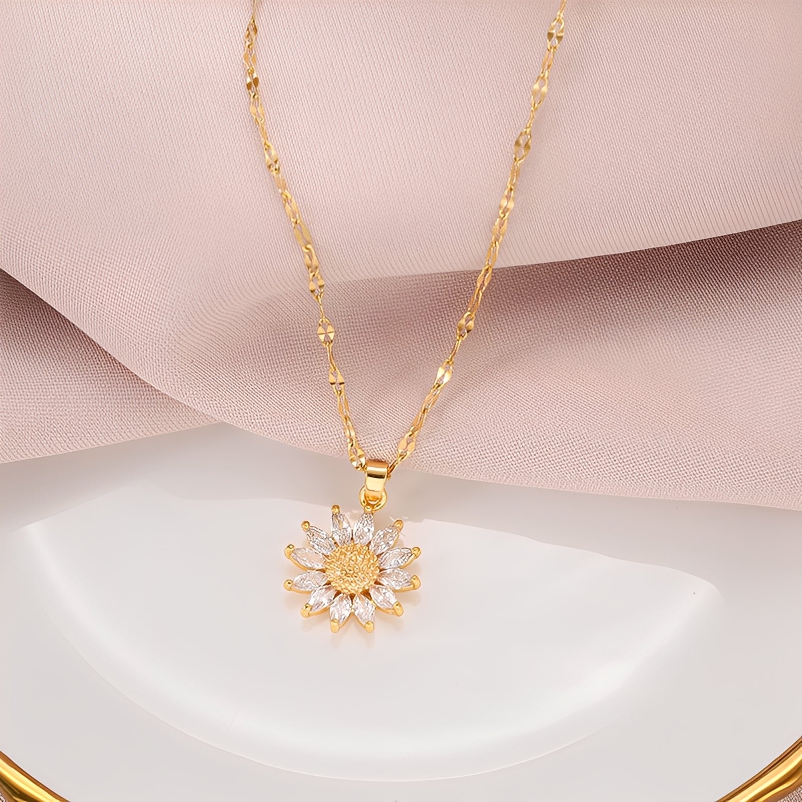 Manon – Glänzende Sonnenblumen-Halskette aus Gold