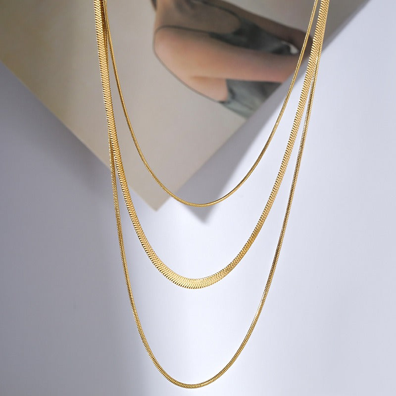 Ashley – Goldene Schlangenkette mit 3 Reihen