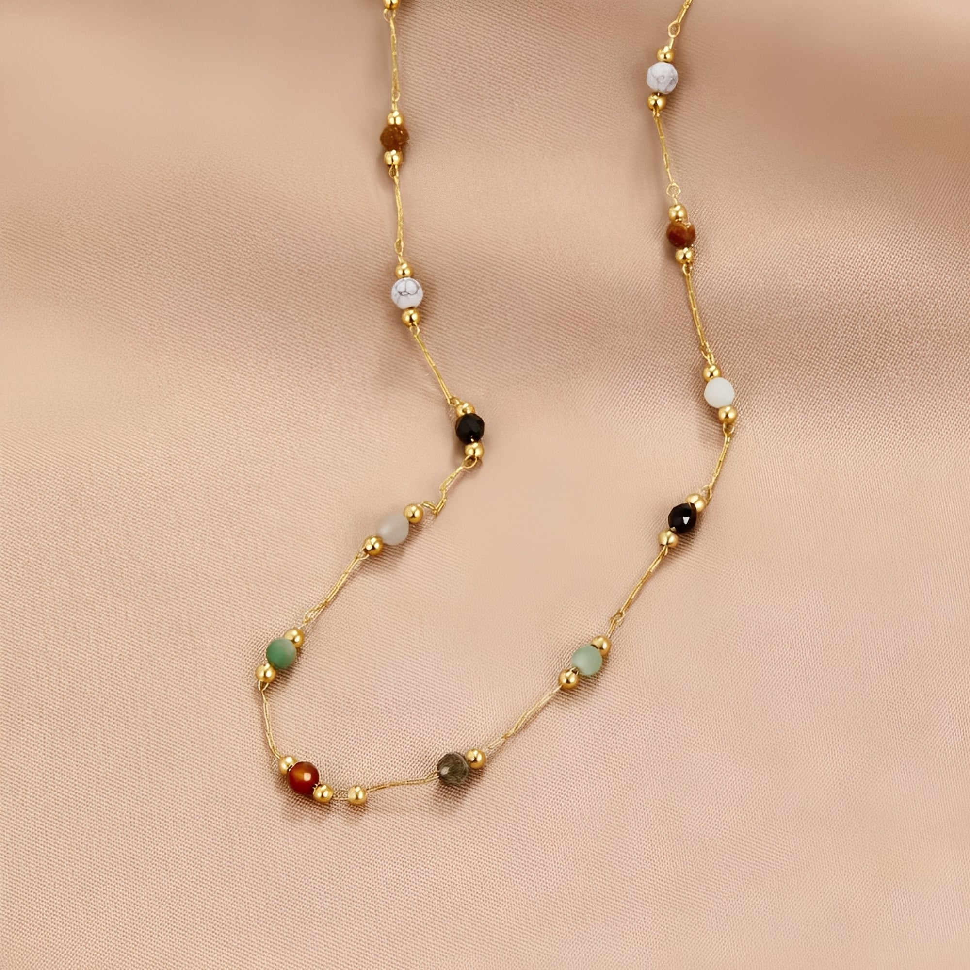 Malou – Bunte Gliederhalskette mit Perlen