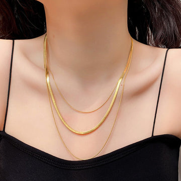 Ashley – Goldene Schlangenkette mit 3 Reihen
