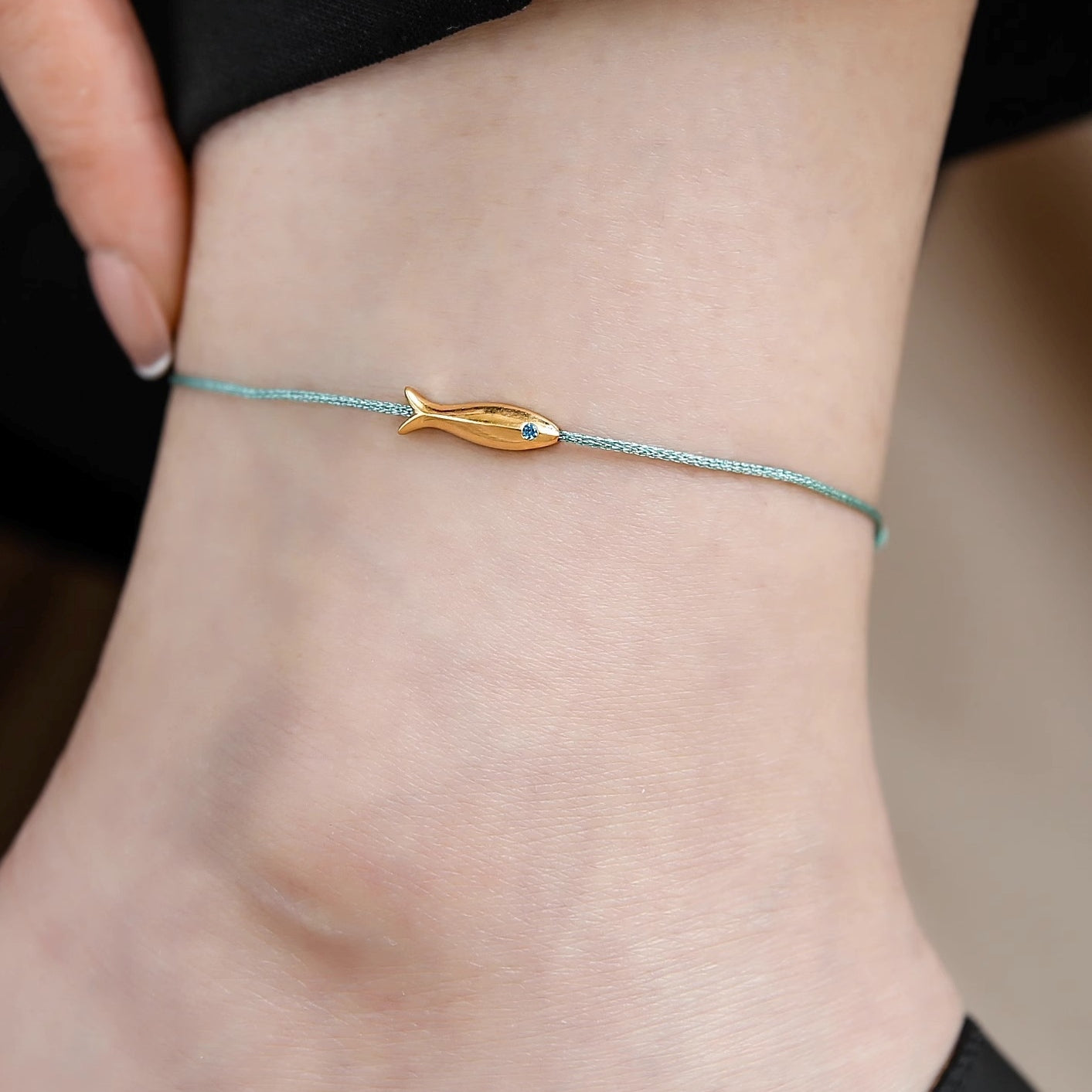 Solara – Feines Glitzer-Fußarmband