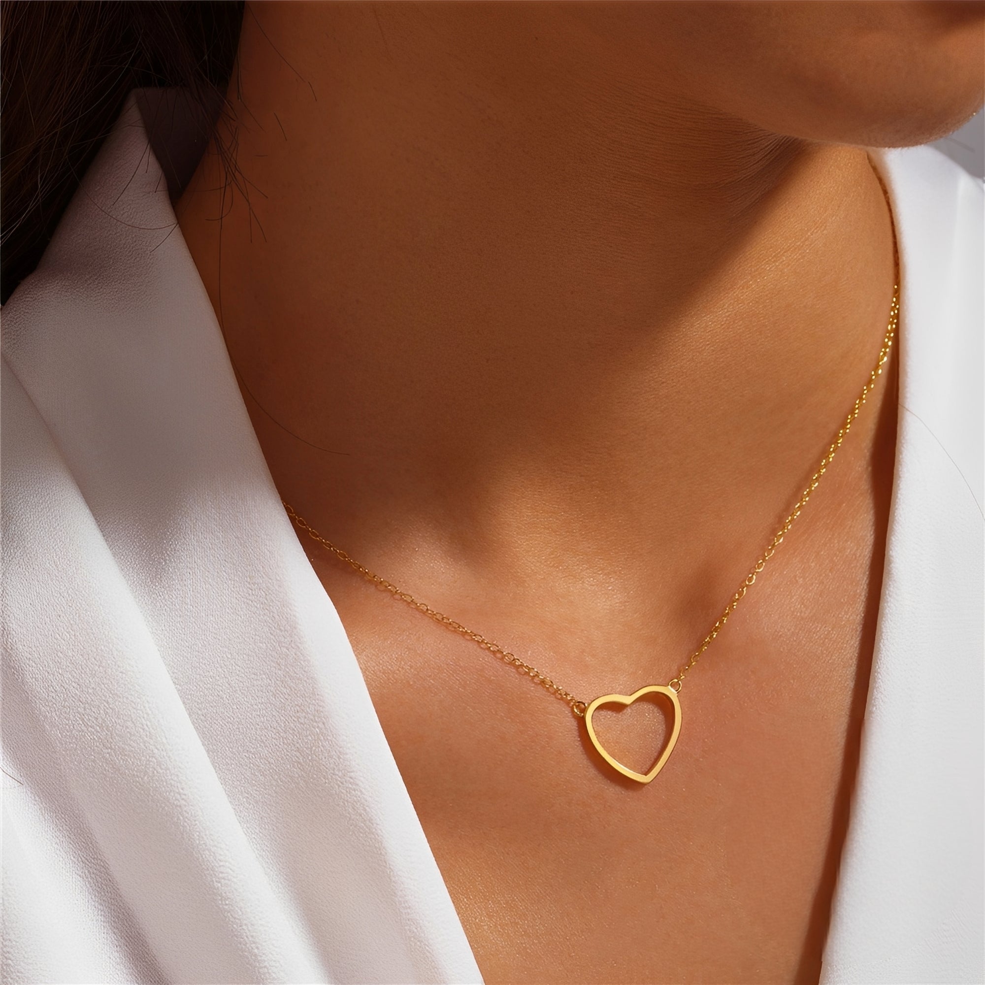 Mika – Zarte goldene Herzanhängerkette