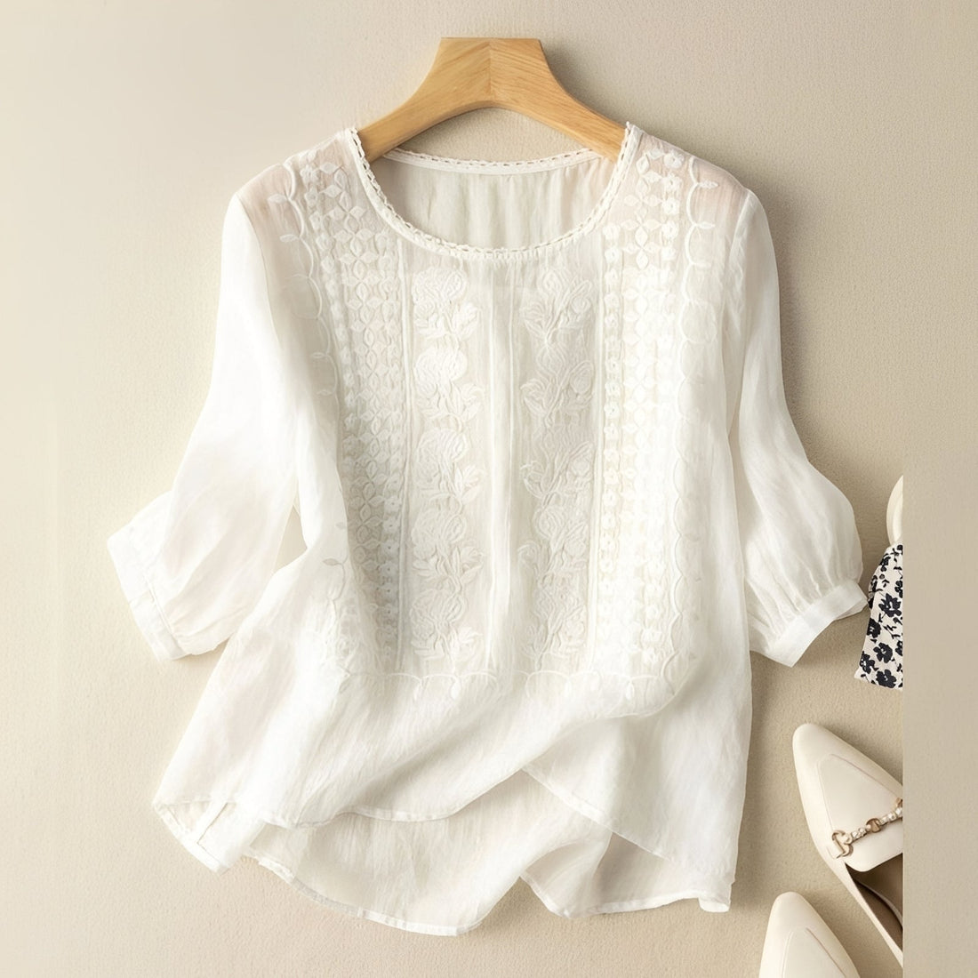 Gretchen - Elegante bestickte Damenbluse mit 3/4-Ärmeln